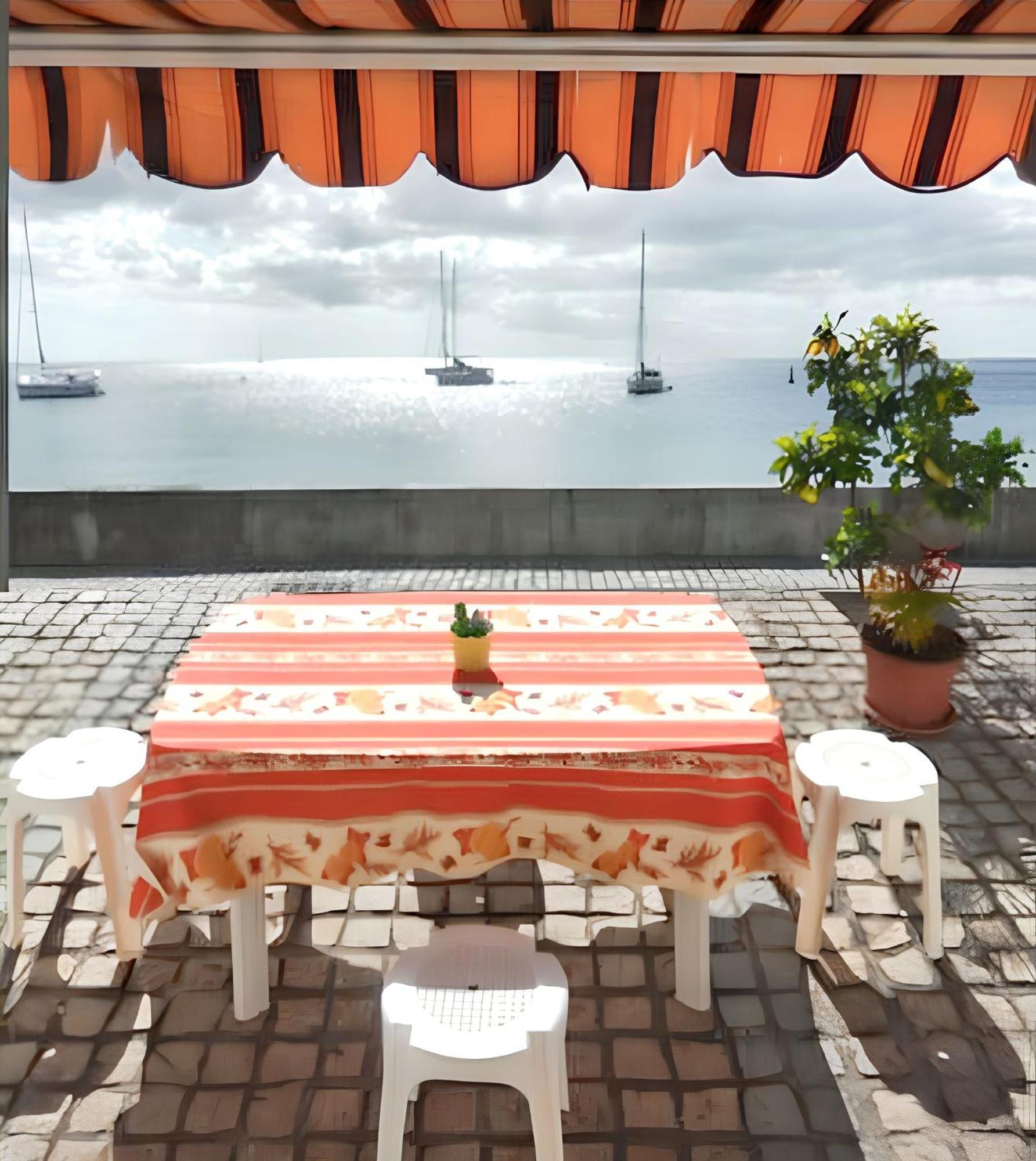 Maison De Charme A Saint-Pierre Avec Vue Sur Mer Et Montagne Екстер'єр фото